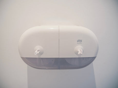 DISTRIBUTEUR DE PAPIER TOILETTE À DÉVIDAGE CENTRAL TORK SMARTONE® MINI DOUBLE T9 BLANC